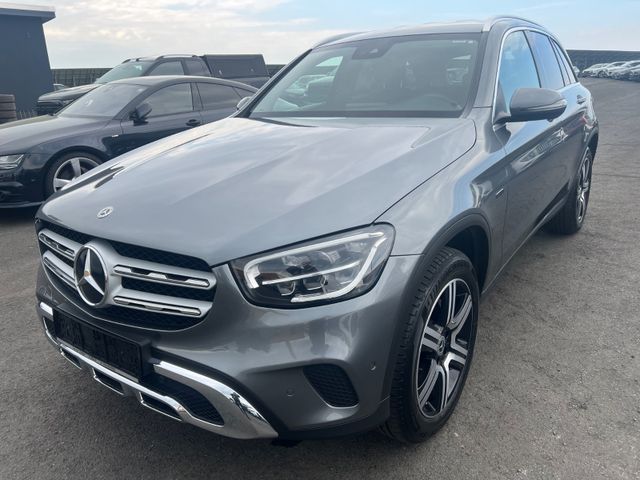 Mercedes-Benz GLC 300 e 4Matic 1.Hand Kamera Leder LED AHK